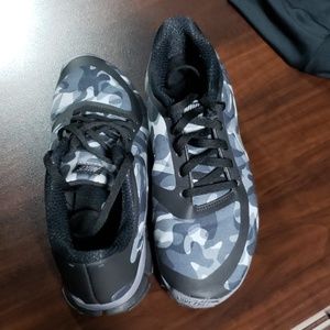 Nike free 5.0 camo sneakers